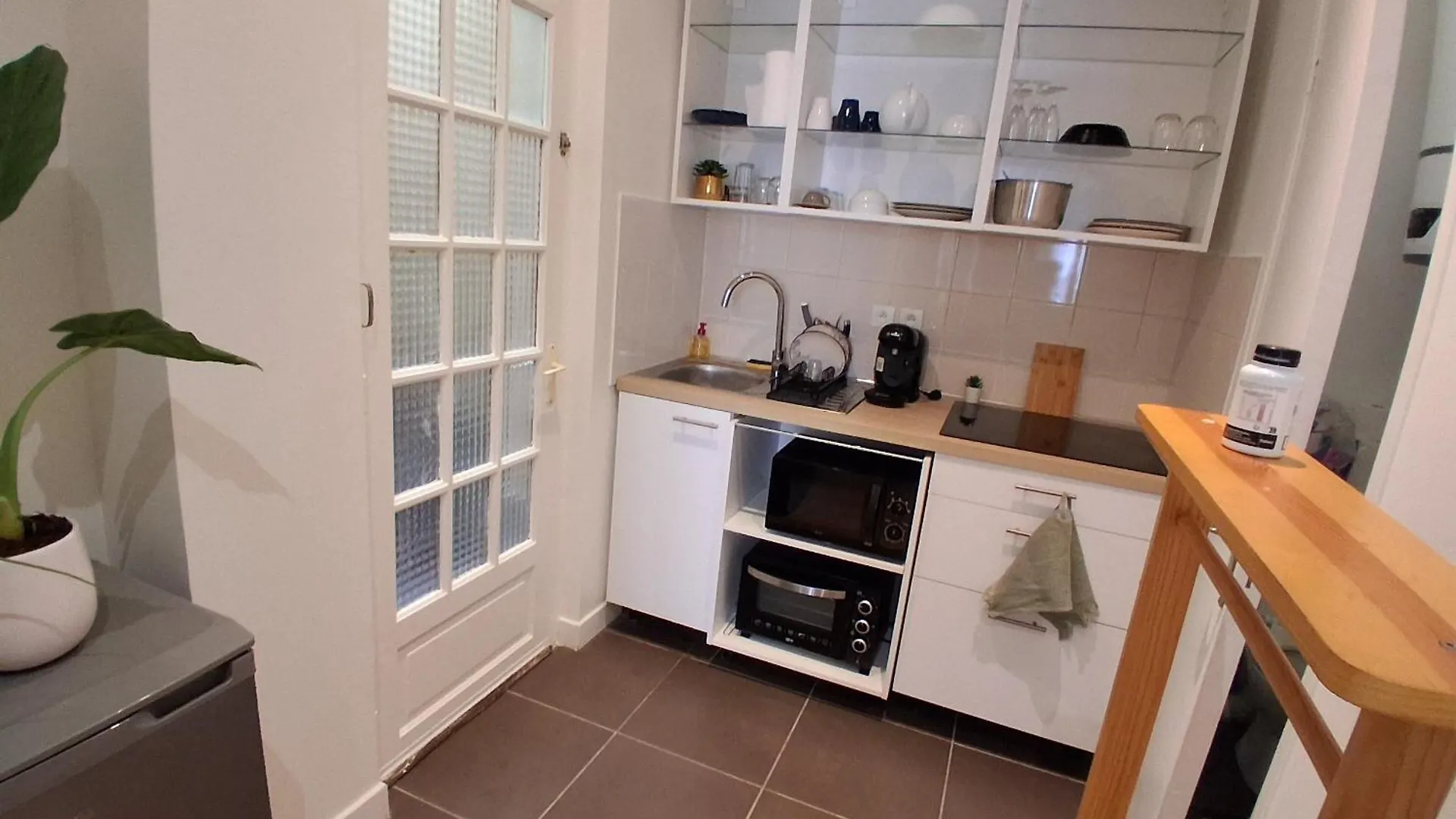 Apartment Center,Mantic And Fantastic Appartement, 1 Minute Metro ,Close To Eiffel Tour And Louvre Meusm France