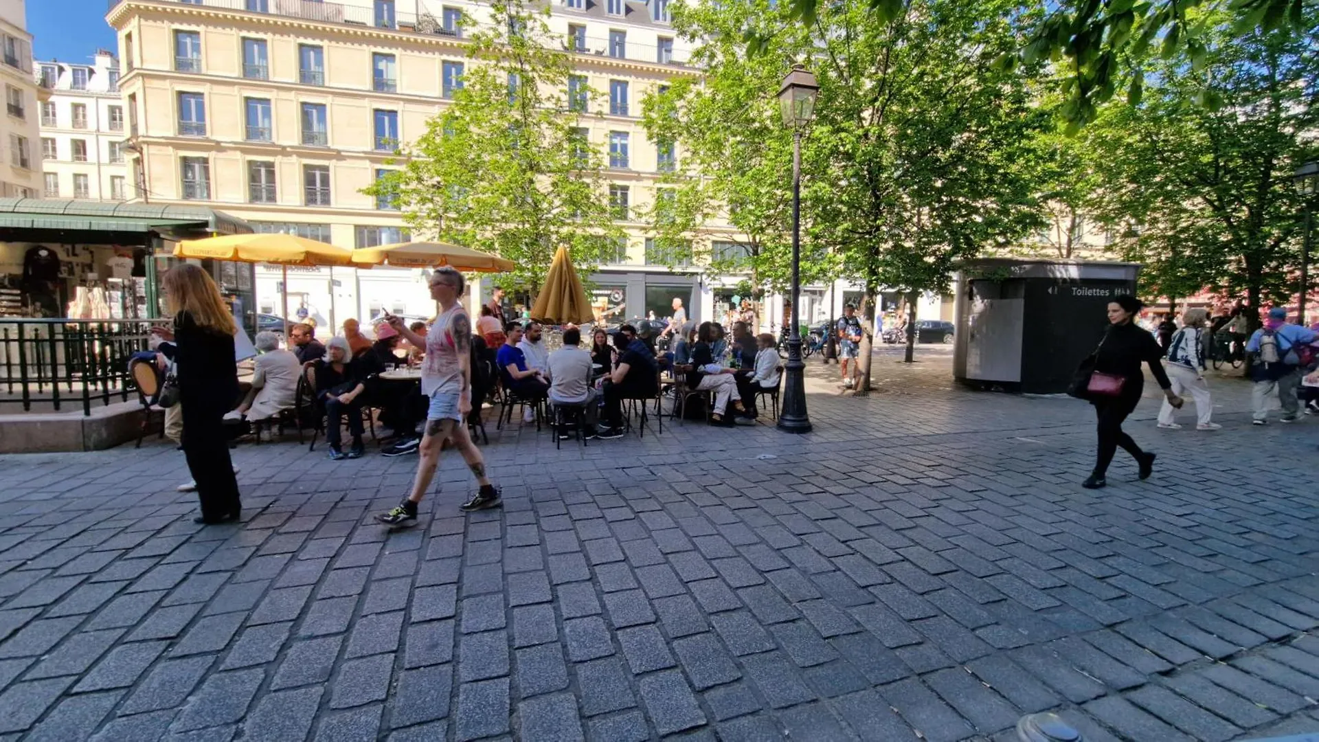 Apartment Center,Mantic And Fantastic Appartement, 1 Minute Metro ,Close To Eiffel Tour And Louvre Meusm